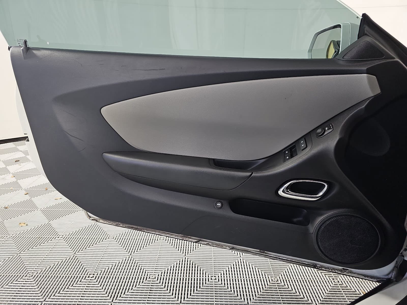 Used 2015 Chevrolet Camaro LS RWD image 21