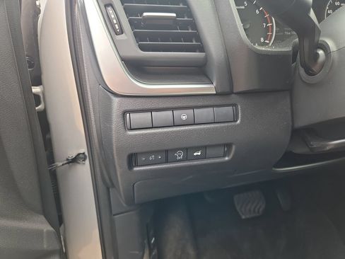 Used 2025 Nissan Rogue SV FWD image 15