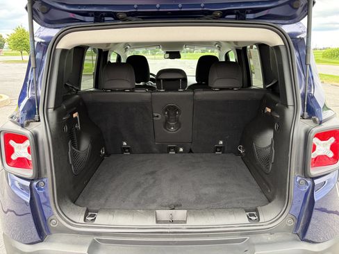 Used 2017 Jeep Renegade Trailhawk w/ Popular Equipment Group AWD/4WD image 19