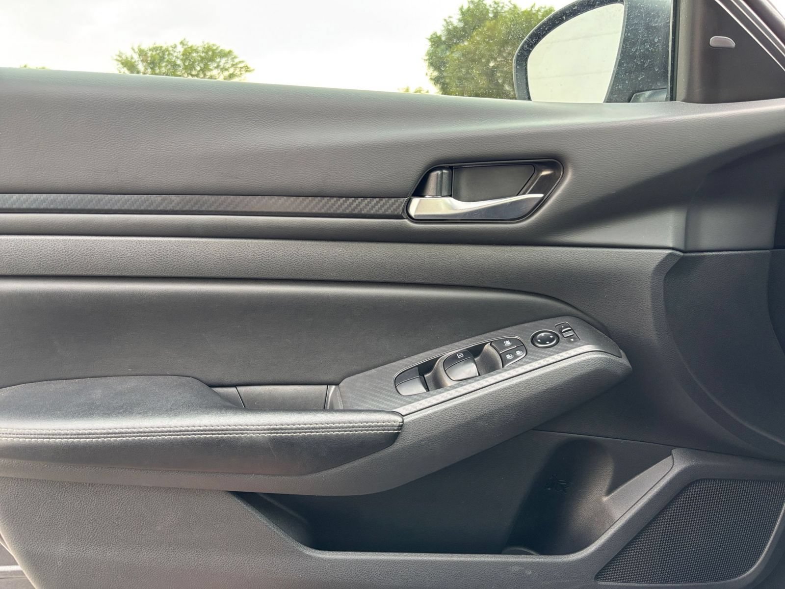 Used 2025 Nissan Altima 2.5 SV FWD image 18