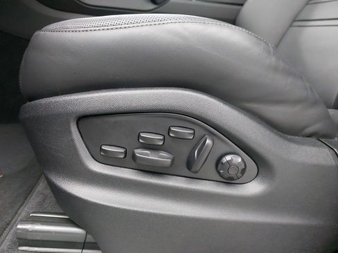 Used 2025 Porsche Cayenne Coupe image 31