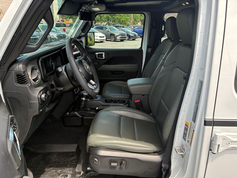 Used 2024 Jeep Wrangler High Altitude AWD/4WD image 16