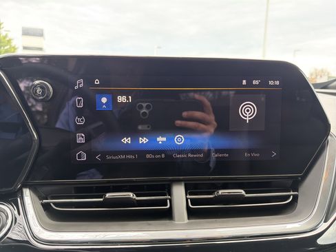 Used 2025 Chevrolet Trax RS w/ Driver Confidence Package image 23