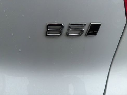 Used 2026 Volvo XC40 B5 Plus AWD/4WD image 4