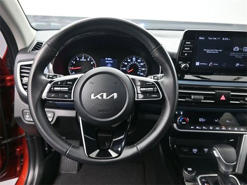 Used 2023 Kia Seltos S image 7