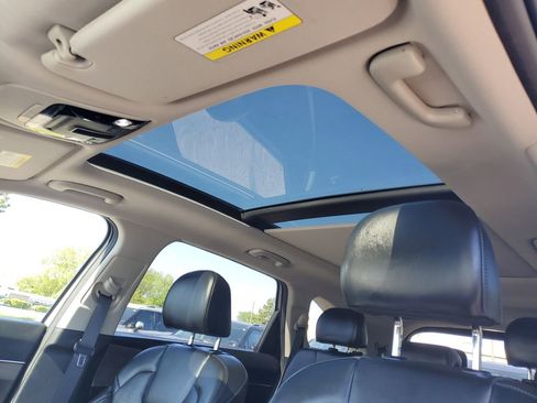 Used 2023 Kia Sorento S w/ Panoramic Sunroof Package AWD/4WD image 11
