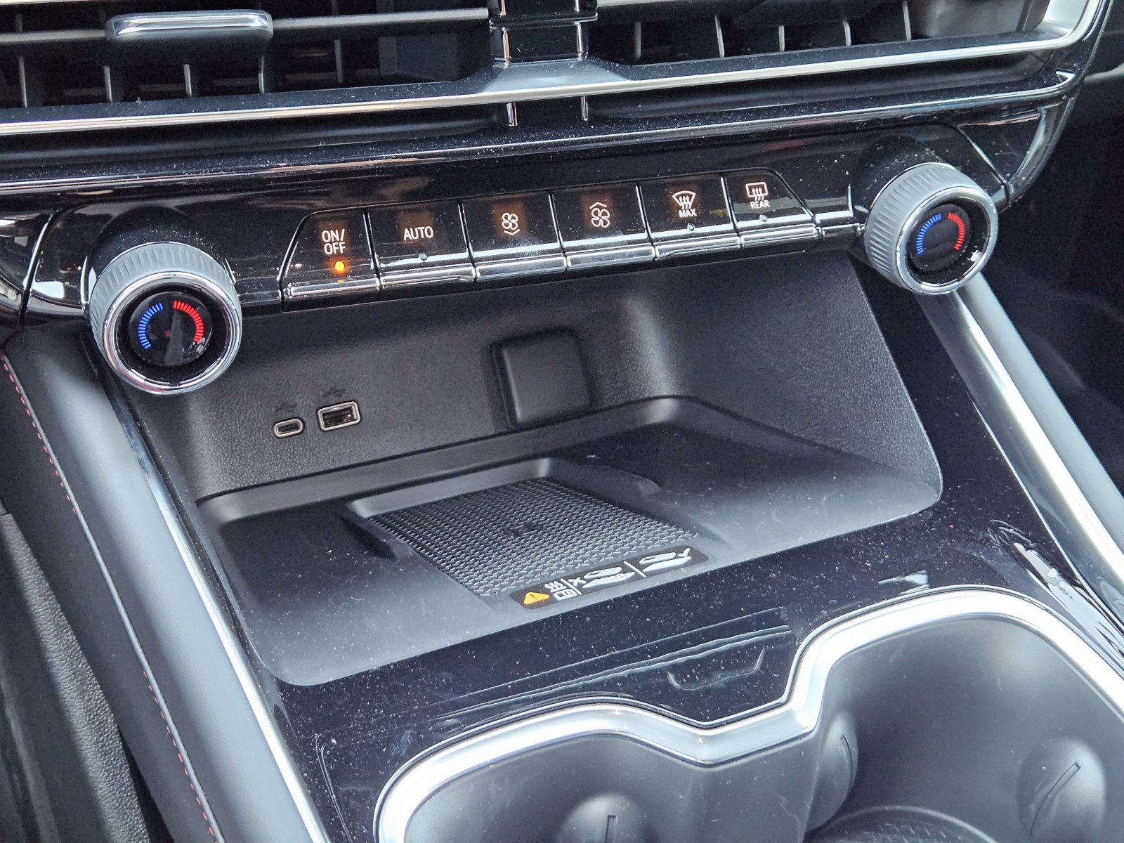 New 2027 Chevrolet Traverse RS w/ LPO, Floor Liner Package FWD image 21