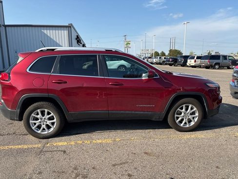 Used 2014 Jeep Cherokee Latitude w/ Comfort/Convenience Group AWD/4WD image 9