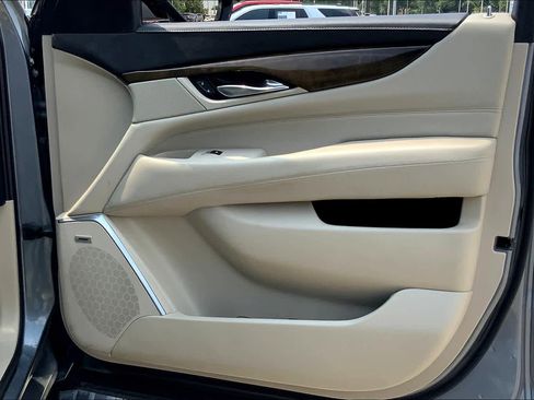 Used 2019 Cadillac Escalade ESV Premium Luxury image 22