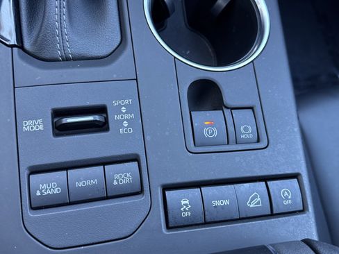 Used 2022 Toyota Highlander XLE image 26