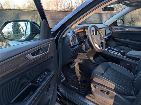 Certified 2025 Volkswagen Atlas SEL Premium R-Line image 32