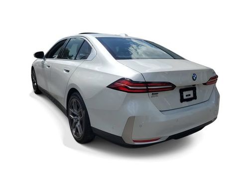 Used 2026 BMW 530i RWD image 3