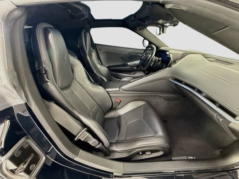 Used 2021 Chevrolet Corvette Stingray Coupe w/ Body-Color Dual Roof Package RWD image 19