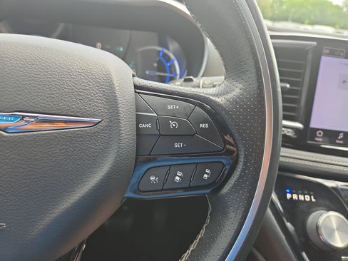 Used 2021 Chrysler Pacifica Limited w/ Uconnect Theater Family Group FWD image 13