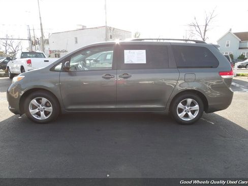 Used 2014 Toyota Sienna LE FWD image 8
