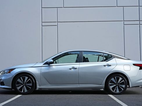 Used 2021 Nissan Altima 2.5 SV FWD image 8
