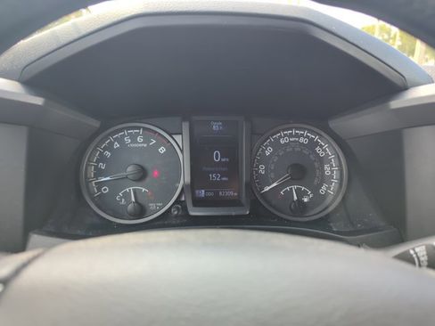 Used 2017 Toyota Tacoma TRD Sport w/ Tow Package (A/T) image 6