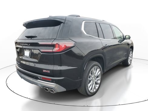 Used 2025 GMC Acadia Denali w/ Super Cruise Package image 3
