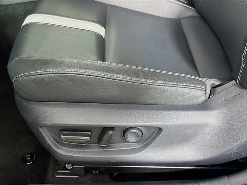 Used 2025 Toyota Camry SE FWD image 15