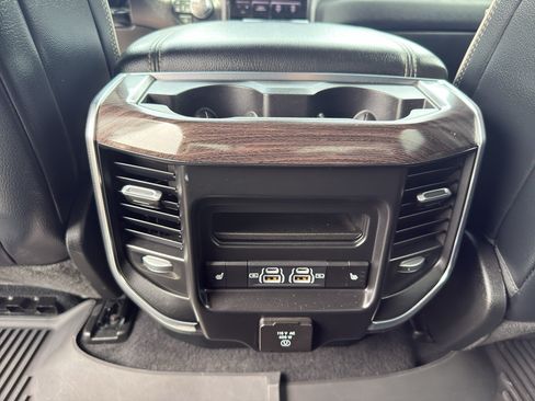Used 2025 RAM 1500 Laramie AWD/4WD image 32