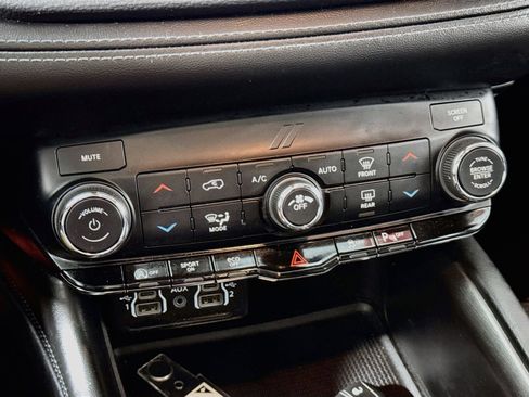 Used 2022 Dodge Durango SXT w/ Blacktop Package image 17