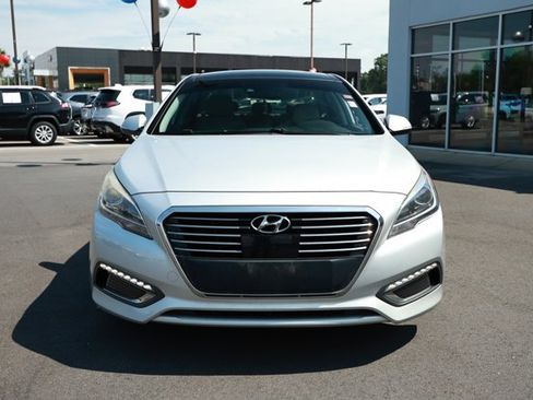 Used 2017 Hyundai Sonata Limited w/ Ultimate Package 02 FWD image 2