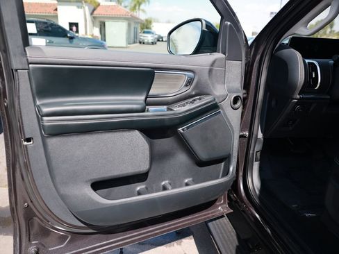 Used 2025 Ford Expedition Platinum w/ Driver's Package image 16