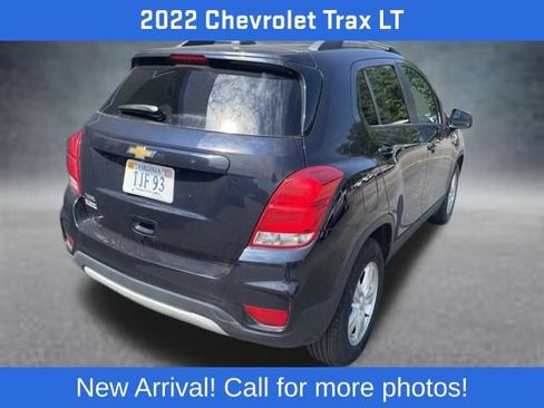 Used 2022 Chevrolet Trax LT w/ LT Convenience Package FWD image 3