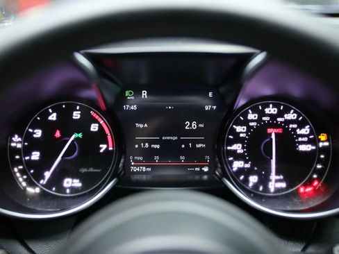 Used 2017 Alfa Romeo Giulia Ti w/ TI 19" Sport Package image 33