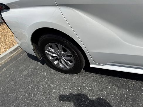 Used 2026 Toyota Sienna XLE FWD image 24