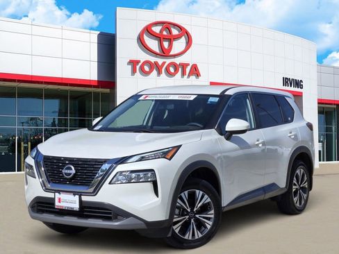 Used 2023 Nissan Rogue SV image 1