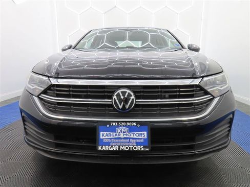 Used 2024 Volkswagen Jetta SE FWD image 3