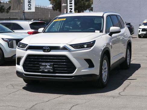 Used 2024 Toyota Grand Highlander FWD image 6