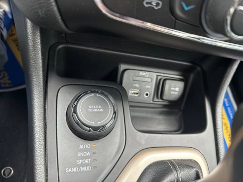 Certified 2018 Jeep Cherokee Limited w/ High Altitude Package image 22