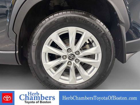 Used 2024 Toyota Corolla Cross LE w/ Moonroof Package AWD/4WD image 19