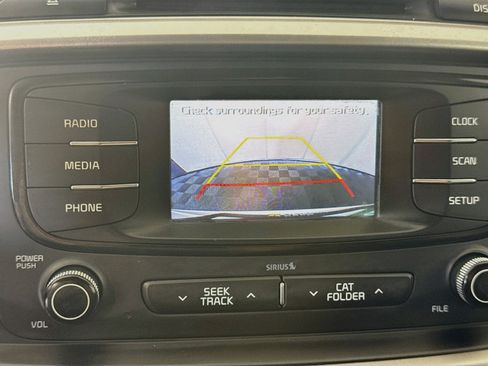 Used 2017 Kia Sorento FWD image 19