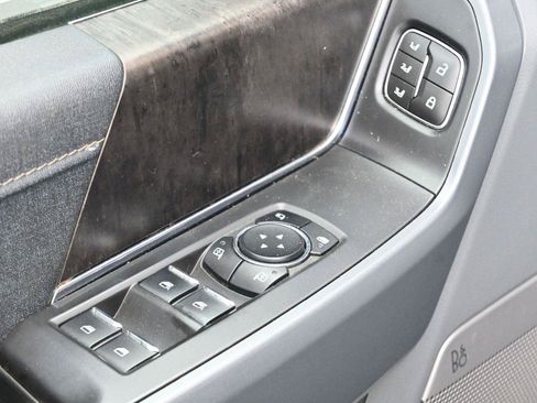 Used 2023 Ford F150 Lariat AWD/4WD image 12