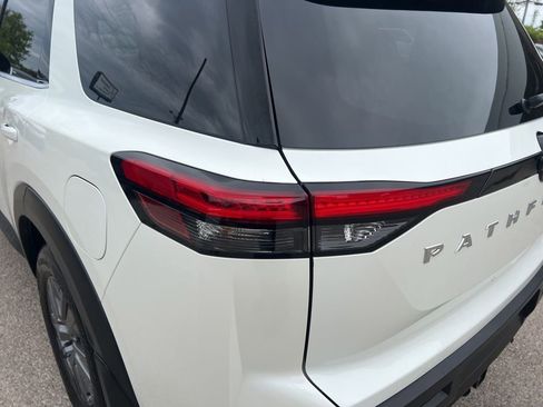 Certified 2024 Nissan Pathfinder SV w/ SV Premium Package AWD/4WD image 36