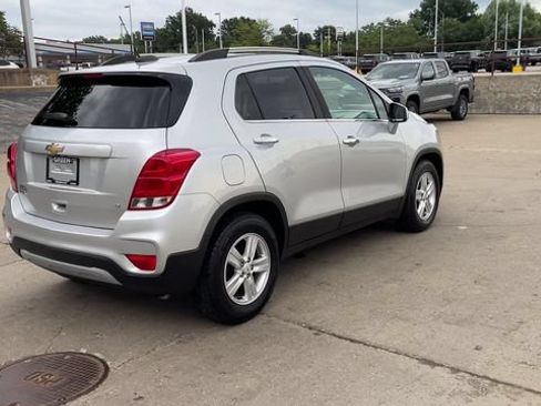 Used 2019 Chevrolet Trax LT w/ LT Convenience Package FWD image 8