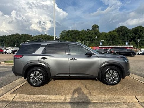 Used 2023 Nissan Pathfinder SV AWD/4WD image 5