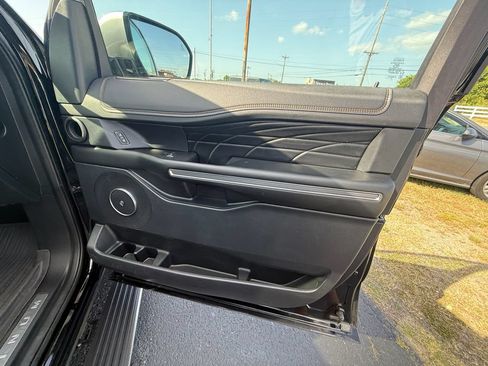 Used 2019 Ford Expedition Platinum AWD/4WD image 24
