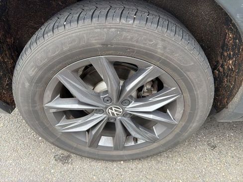 Used 2022 Volkswagen Tiguan SE image 16