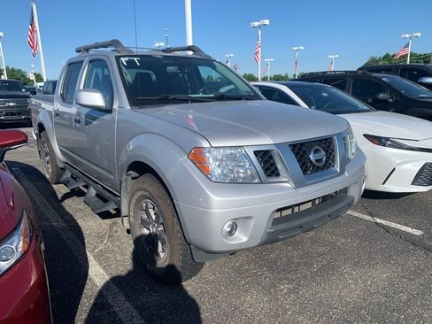 Used 2020 Nissan Frontier PRO-4X w/ Pro-4x Utility Package AWD/4WD image 2
