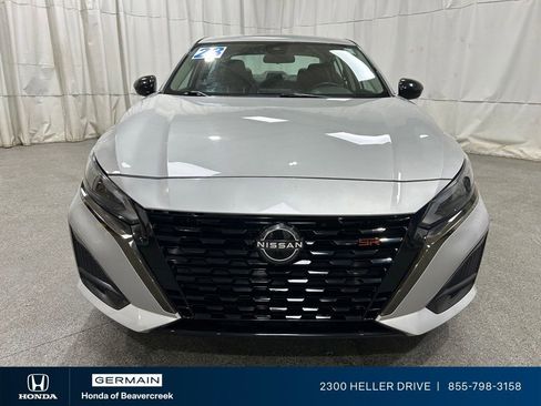 Used 2023 Nissan Altima 2.5 SR FWD image 3