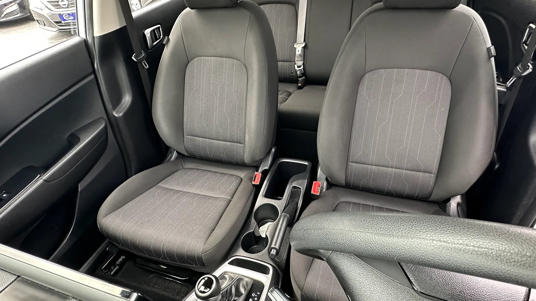 Used 2021 Hyundai Venue SE FWD image 16