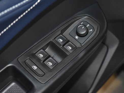 New 2026 Volkswagen Taos SEL image 4