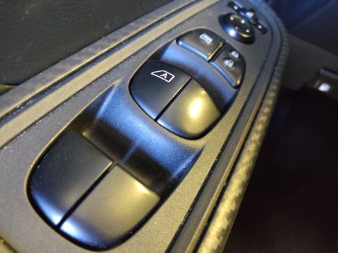 Used 2021 Nissan Versa S w/ Trunk Package image 27