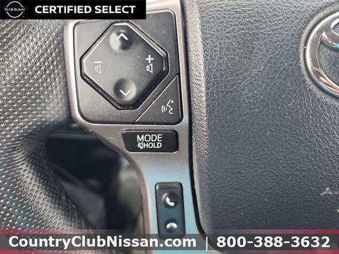 Used 2018 Toyota Tacoma SR5 AWD/4WD image 18