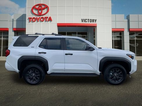 New 2026 Toyota 4Runner SR5 AWD/4WD image 2