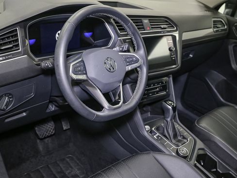 Certified 2024 Volkswagen Tiguan SE w/ Panoramic Sunroof Package AWD/4WD image 27